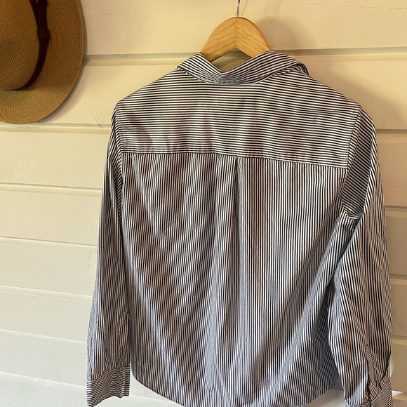 “SOLD” Gap Organic “Perfect Shirt” - Picture 2 of 3